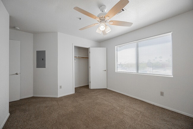 Building Photo - 16033 N 25th St