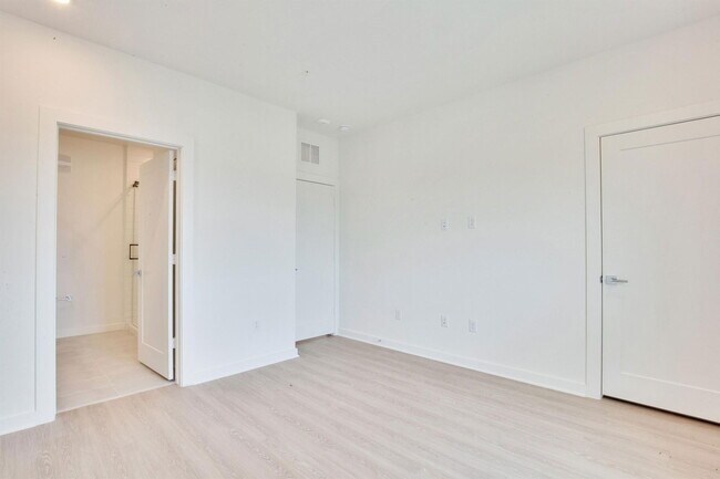 Building Photo - 4802 S Congress Ave