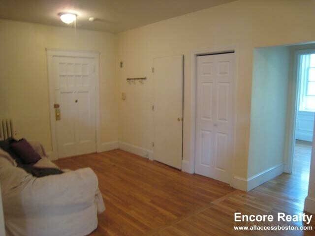 Building Photo - 62 Egmont St