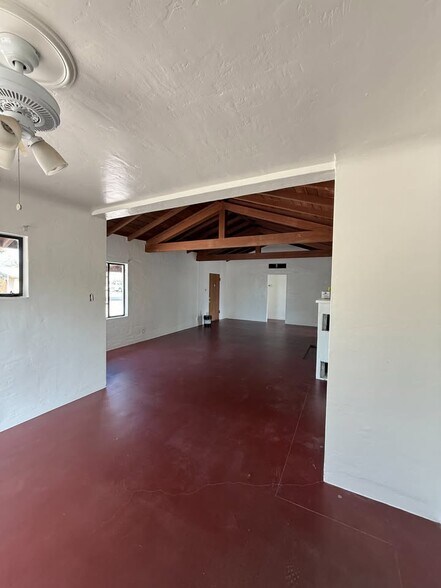 Building Photo - 1225 S Maple Ave