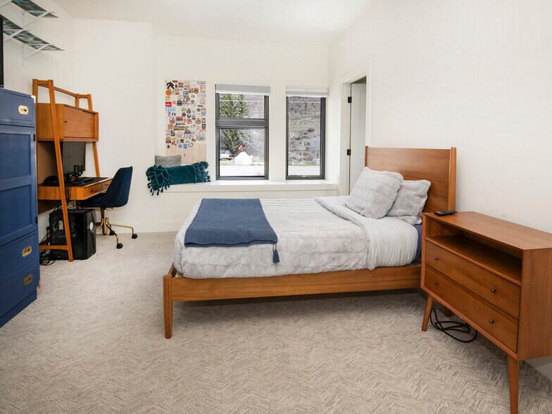 Building Photo - 1133 Main St