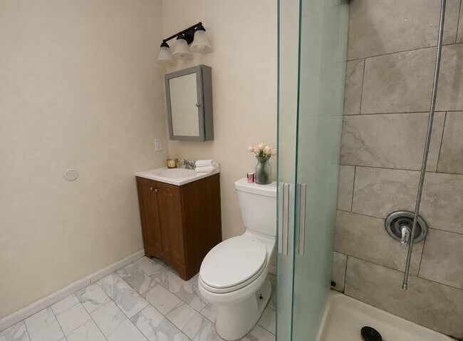 Building Photo - 7913 Grove Ridge Dr