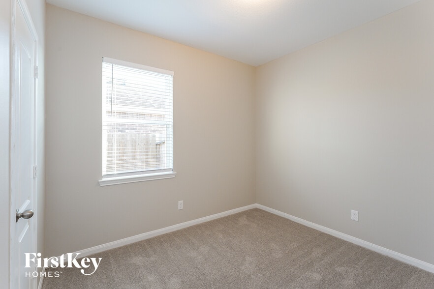 Building Photo - 5026 Manor Stone Ln