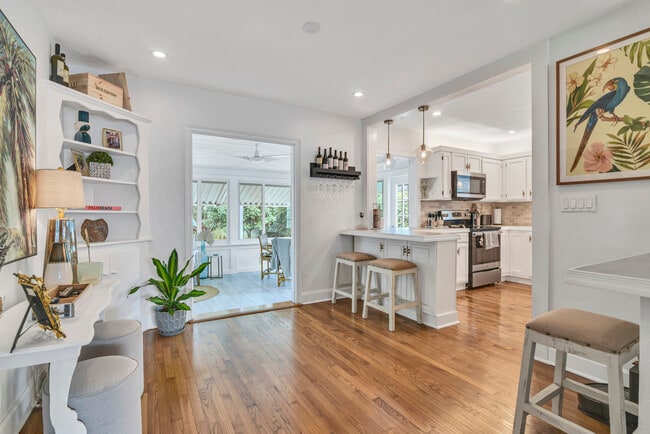 Building Photo - 1517 N Palmway