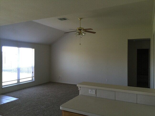 Building Photo - Duplex *LEASING SPECIAL AVAILABLE*