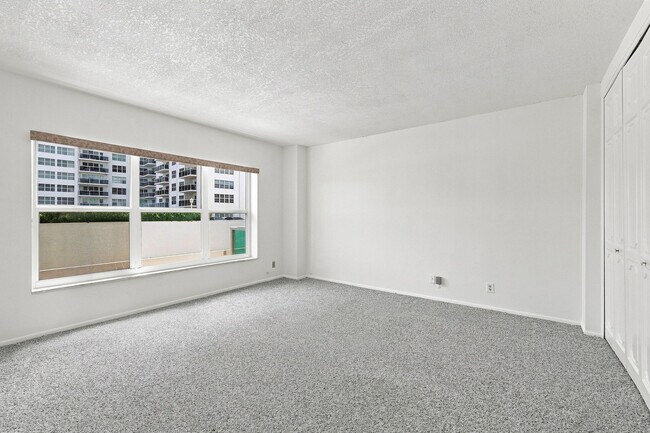 Building Photo - 3550 Galt Ocean Dr