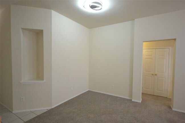 Building Photo - 718 Meadow View Dr
