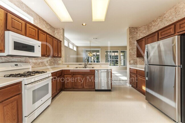 Building Photo - 280 Whispering Wind Dr