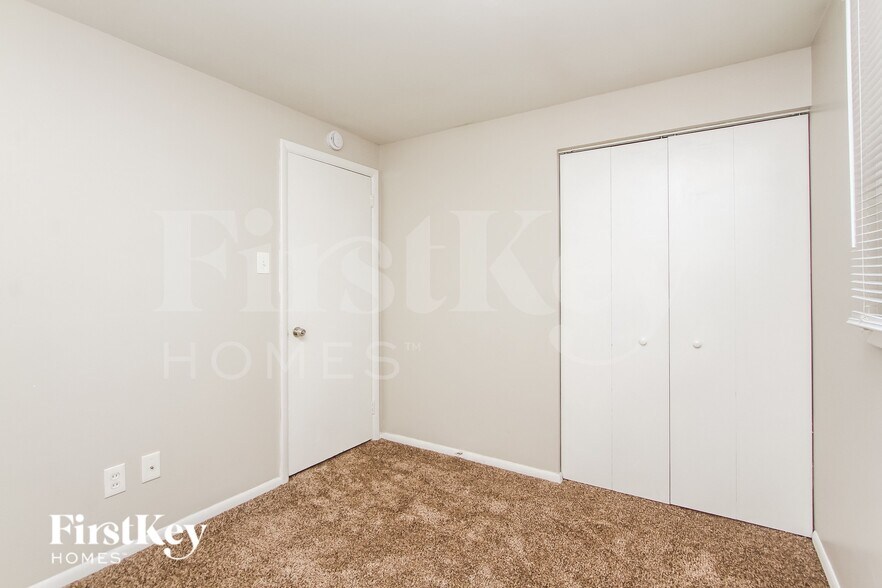 Building Photo - 11048 McDowell Dr