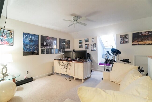 Building Photo - 68 Village Dr