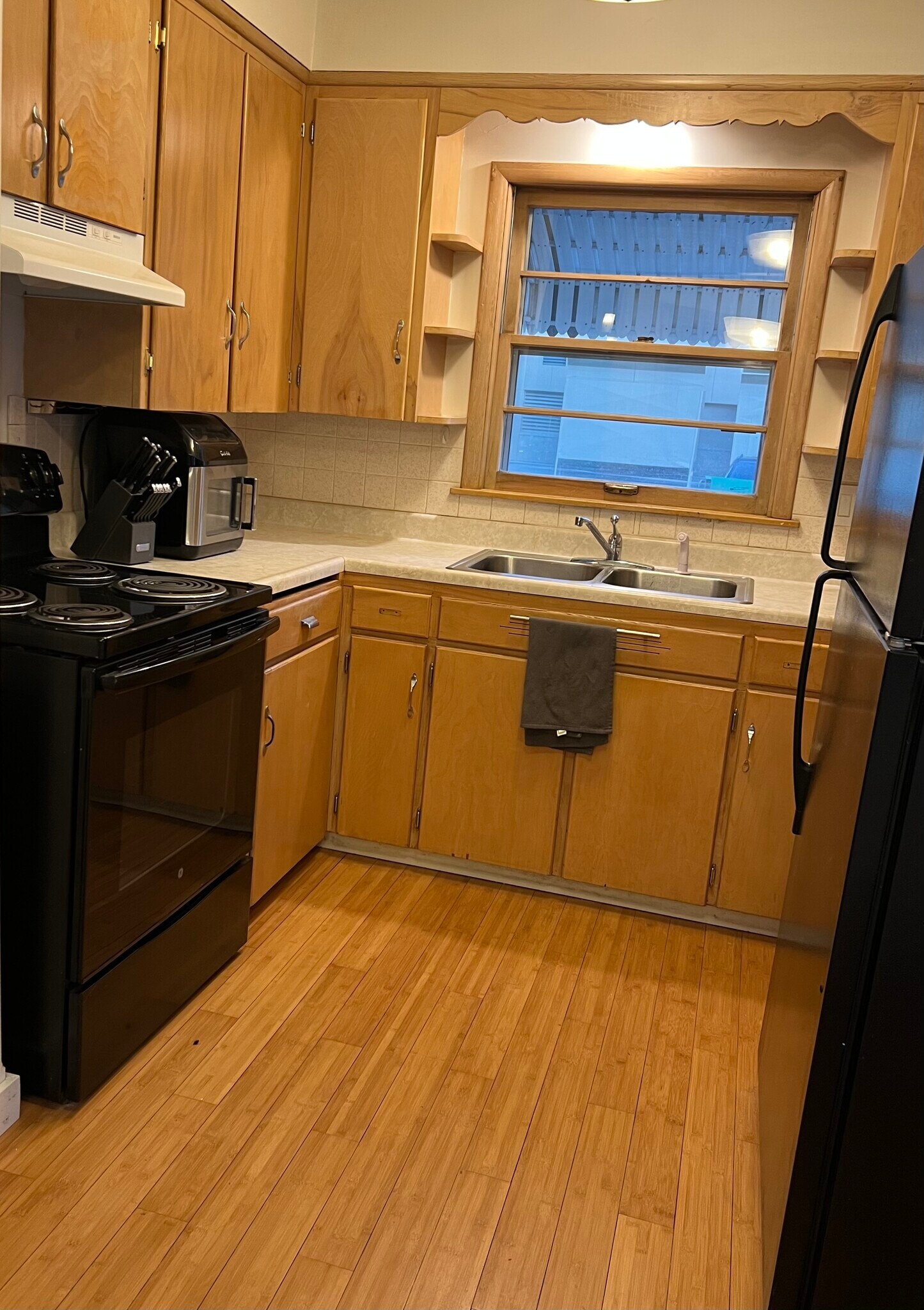 Kitchen - 2327 University Ave