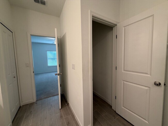 Building Photo - 2993 Crossfield Dr