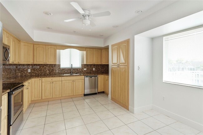 Building Photo - 13005 Zambrana St