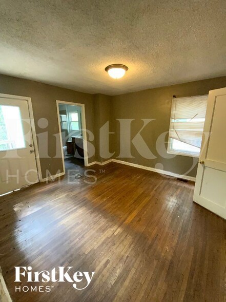 Building Photo - 390 Hillside Dr SW
