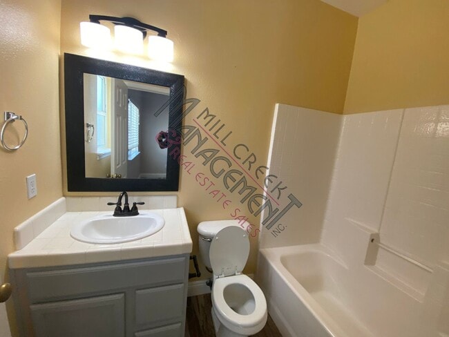 Building Photo - Lovely 3 Bed/2 Bath w/Yard Care Included L...