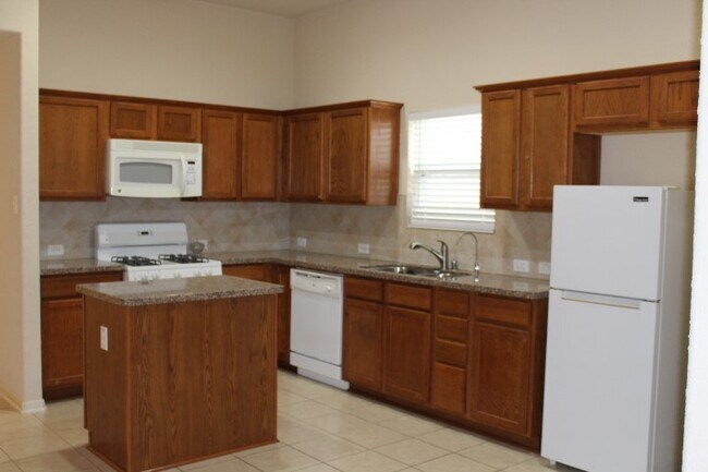 Building Photo - 18114 Surrey Lake Ln