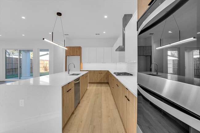 Building Photo - 1703 Nomas St