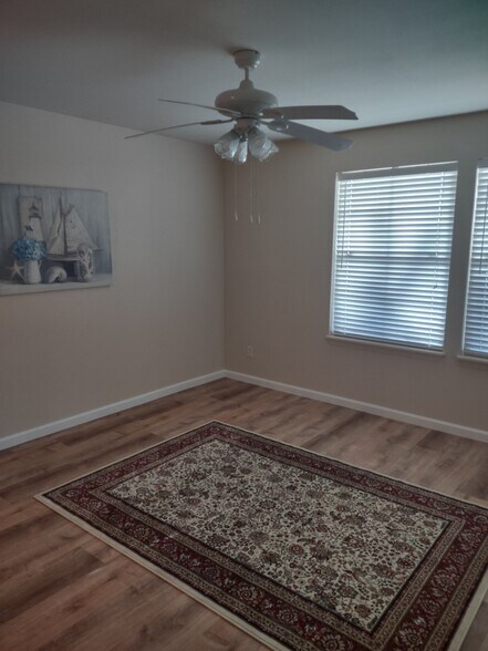 Building Photo - 1061 Mountain View Dr