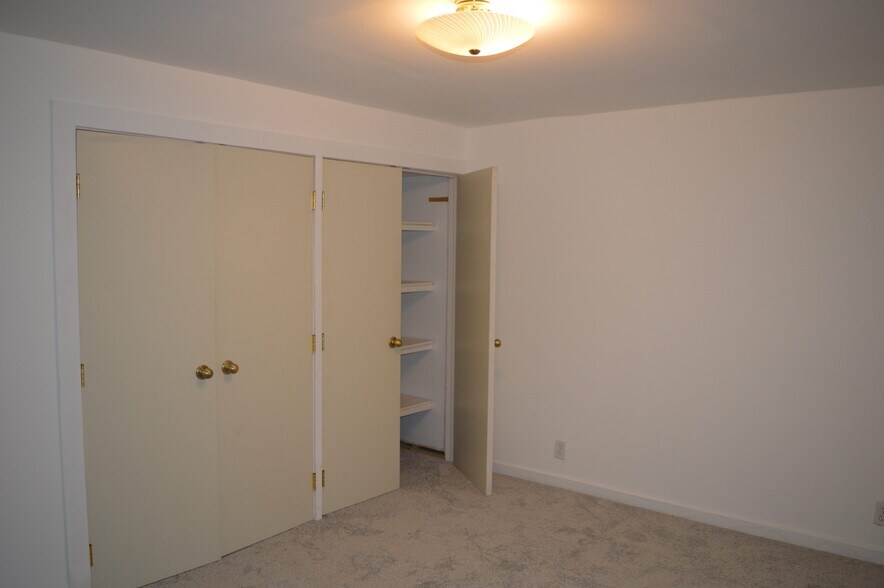 Building Photo - 7917 W Oakbrook Cir