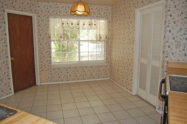 Building Photo - 15926 Pfeiffer Dr