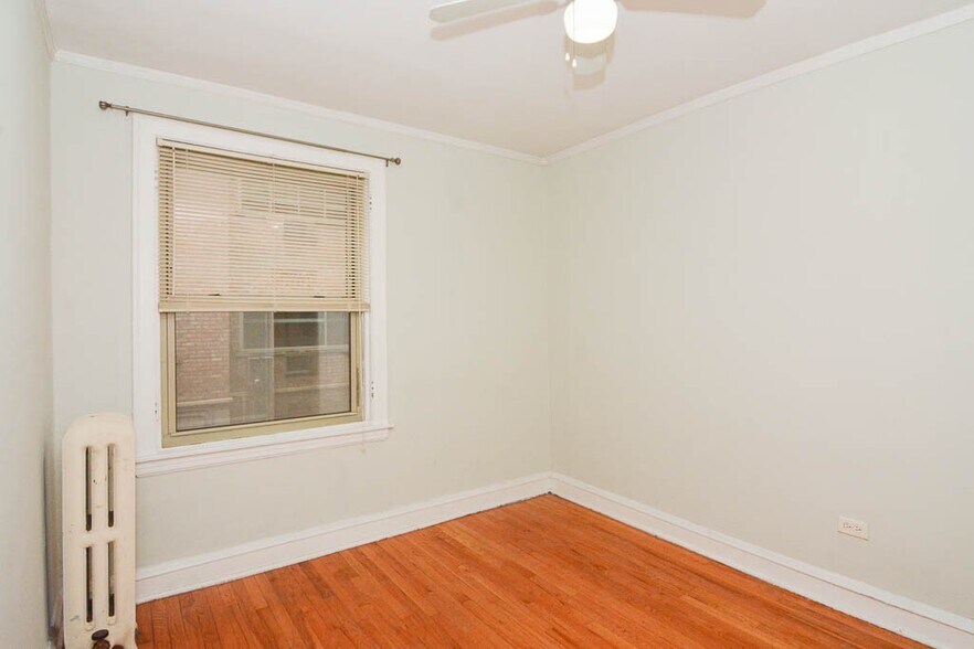 Building Photo - 547 W Surf St