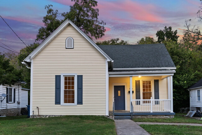 Building Photo - 216 N 2nd St