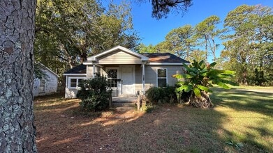 Building Photo - Cute 3 bedroom home!