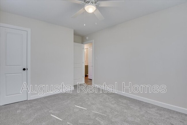 Building Photo - 2336 Prague Ct