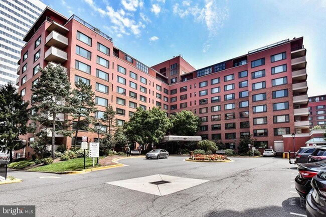 Building Photo - 1021 Arlington Blvd