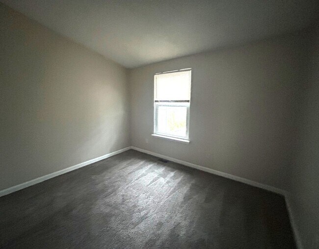 Building Photo - IVERJOHN4107