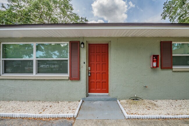 Building Photo - 1506 Leo Ln E