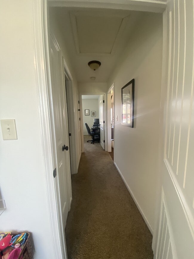 Building Photo - 1053 Castlerock Dr