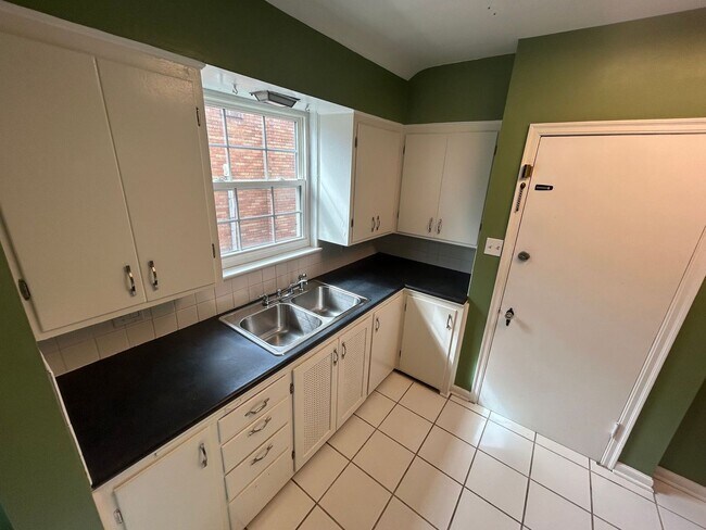 Building Photo - 2734 Powhattan Pkwy