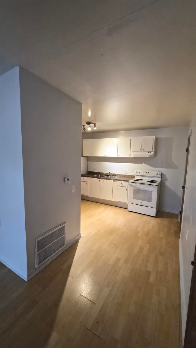 Building Photo - 329 Mabry St