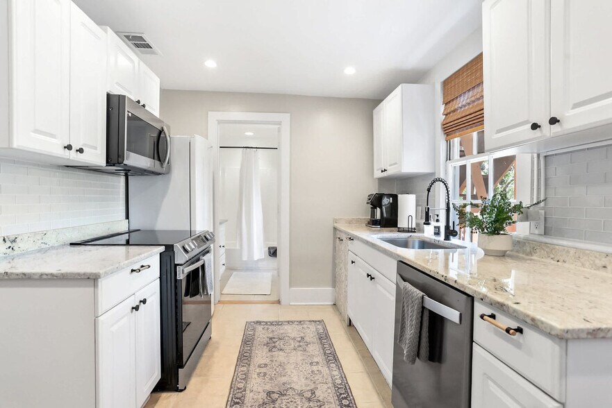 Building Photo - 505 East McDonough Street-SI ID1359172P