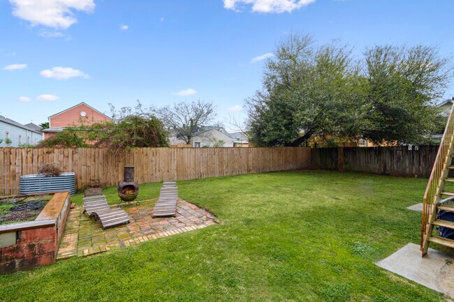 fenced in yard - 2224 Dumaine St