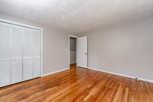 Building Photo - 14 Alaimo Dr