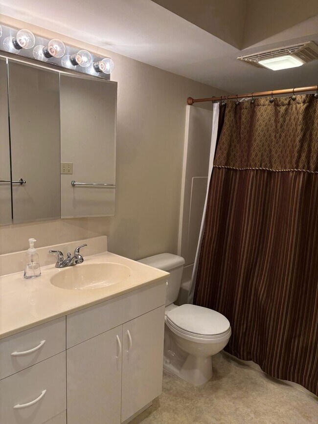 Building Photo - 1716 Highview Cir Ct