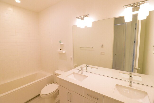 Building Photo - 4bd/3ba Newcastle House