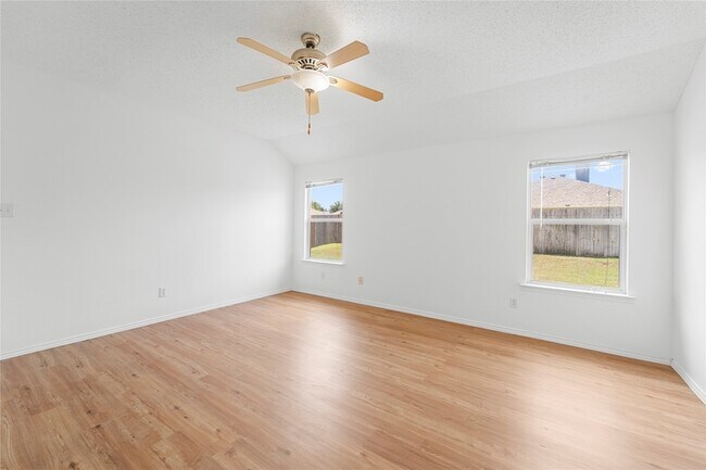 Building Photo - 9825 Tyler Dr