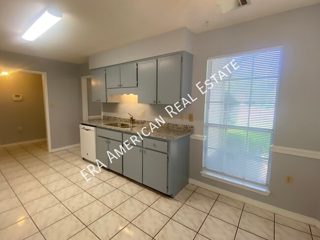 Building Photo - 19 Winfield Way