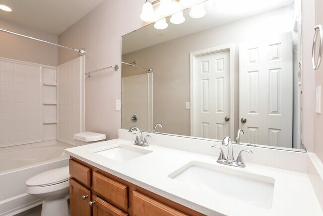 Building Photo - 5200 Tant Cir