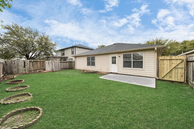 Building Photo - 19618 Beachy Ct