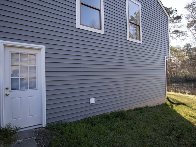 Building Photo - Move in ready 3 bedroom home