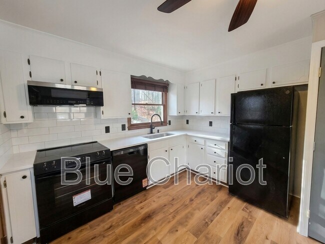 Building Photo - 1705 Smith Level Rd