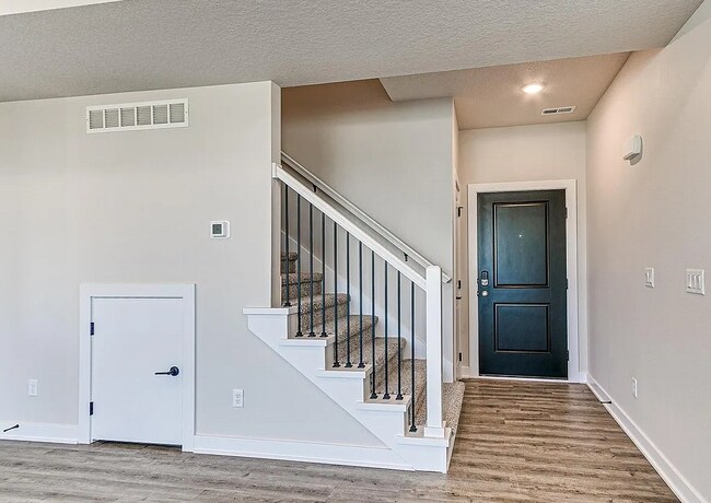Building Photo - 6941 Holly Ct
