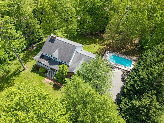 Building Photo - 48 Sherry Ln