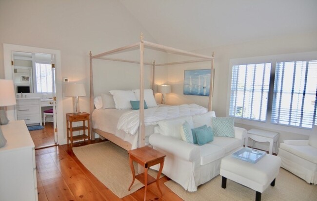 Building Photo - 10 Brant Point Road