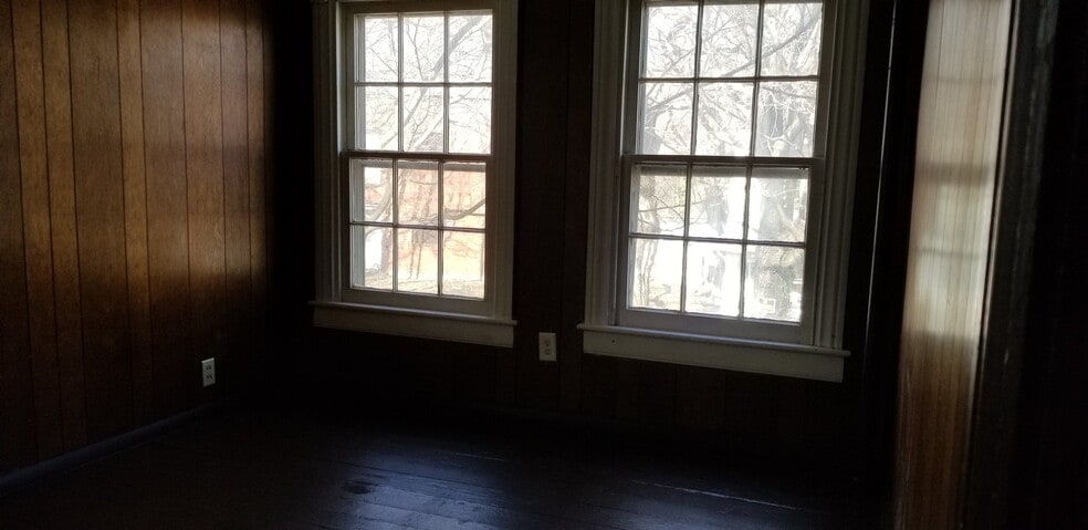 Building Photo - 316 N Maple Ave