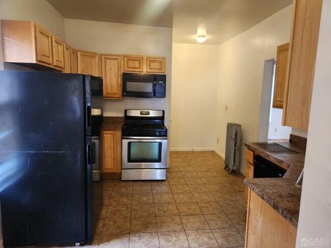 Building Photo - 68 Llewellyn Ave